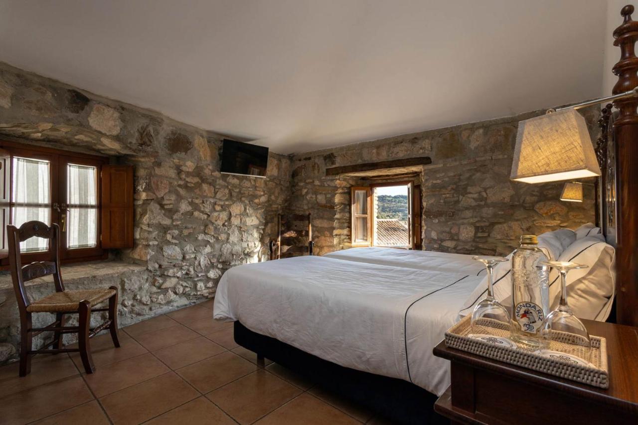 Tugasa Hotel Y Casas Rurales La Posada Villaluenga Del Rosario Exterior photo